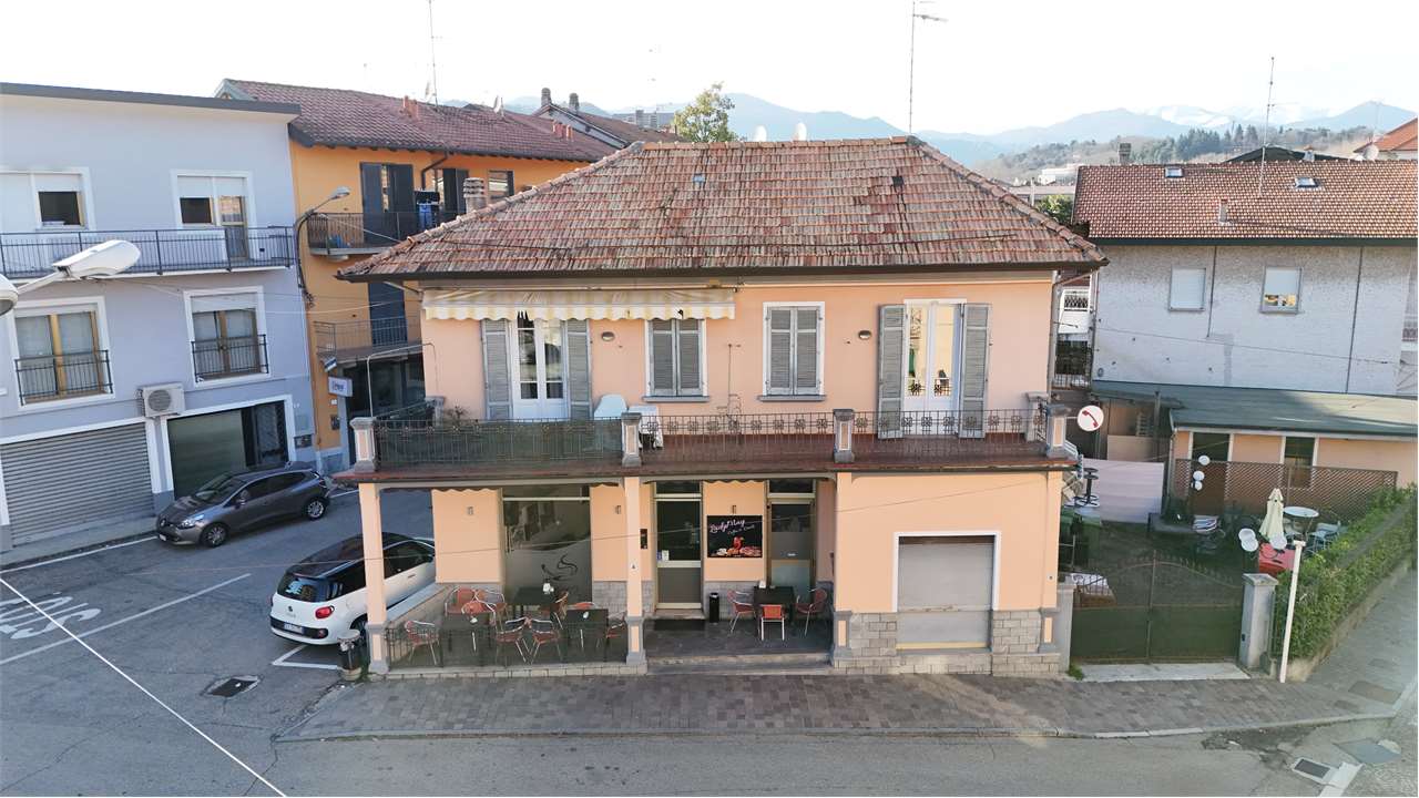 Locale commerciale in centro a Gozzano