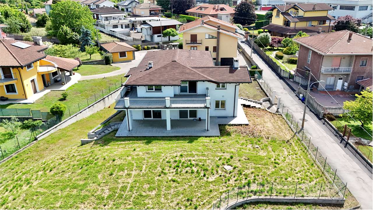 Villa signorile indipendente a Borgomanero