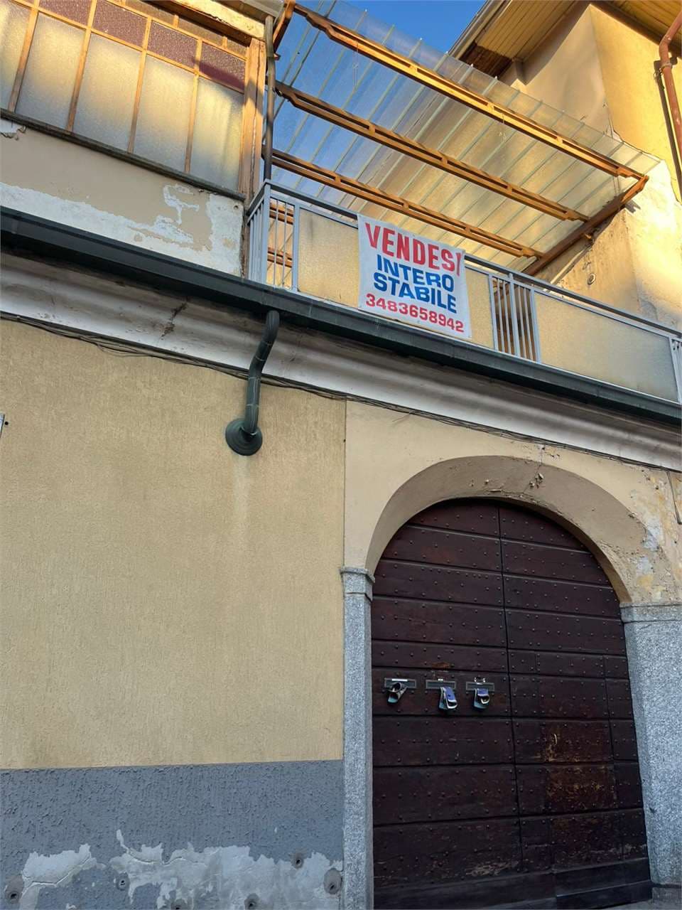 Intero stabile in centro a Borgomanero