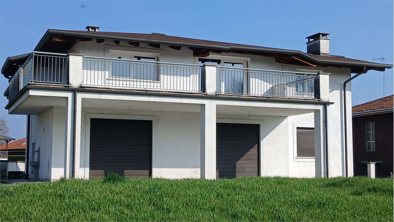 Villa signorile indipendente a Borgomanero